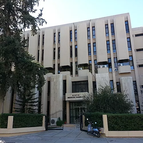 Banco Central de Chipre, ©Seksen iki yüz kırk beş, Wikimedia Commons