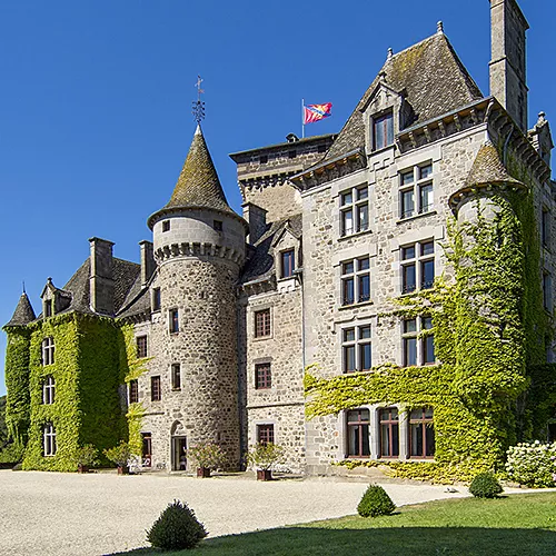 Château de Pesteils, Carladès. ©Pays d'Aurillac Tourisme