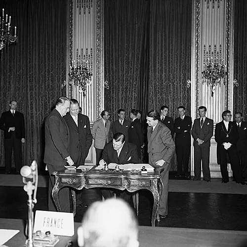 Firma de la Declaración de Schuman, ©National Archives at College Park, Wikimedia Commons