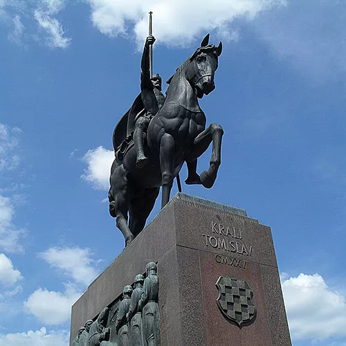 Estatua del rey croata Tomislav, en Zagreb, ©Doncsecz, Wikimedia Commons